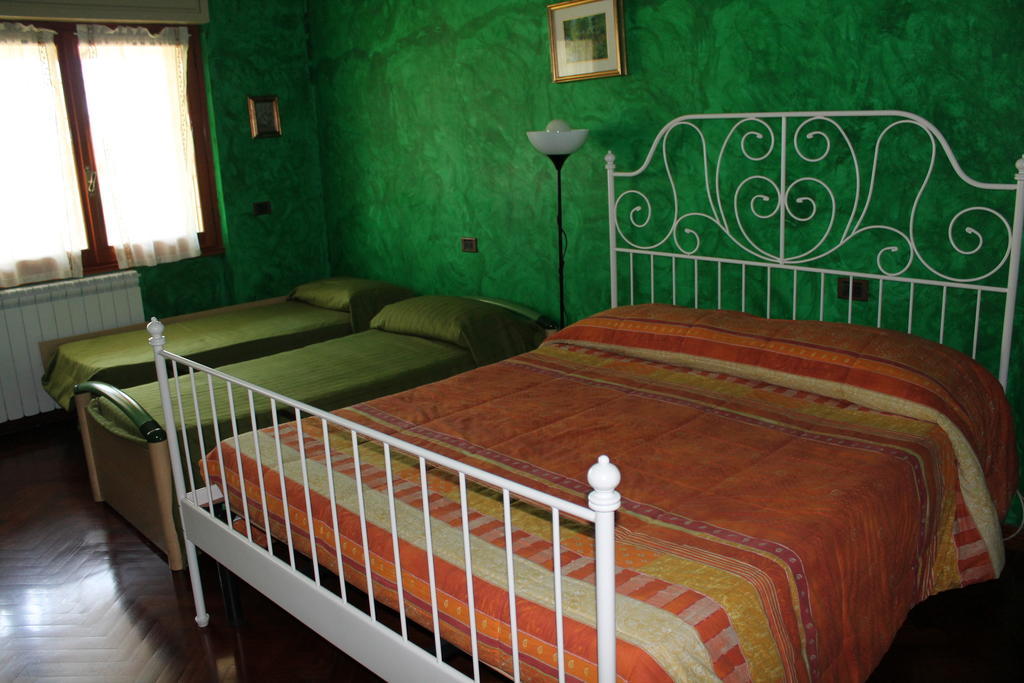 La Casa Della Musica Bed and Breakfast Τσιαμπίνο Δωμάτιο φωτογραφία